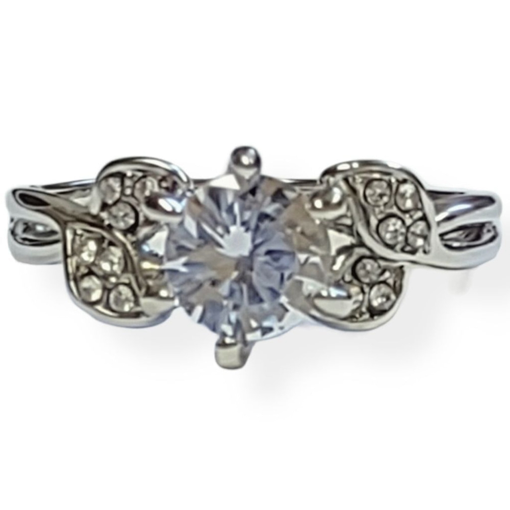 (9) 14k White Gold CZ Flower Ring